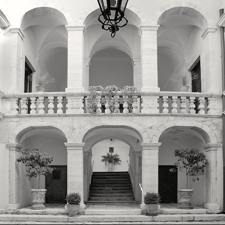 Bed and Breakfast La Soffitta Covelli Трани Экстерьер фото
