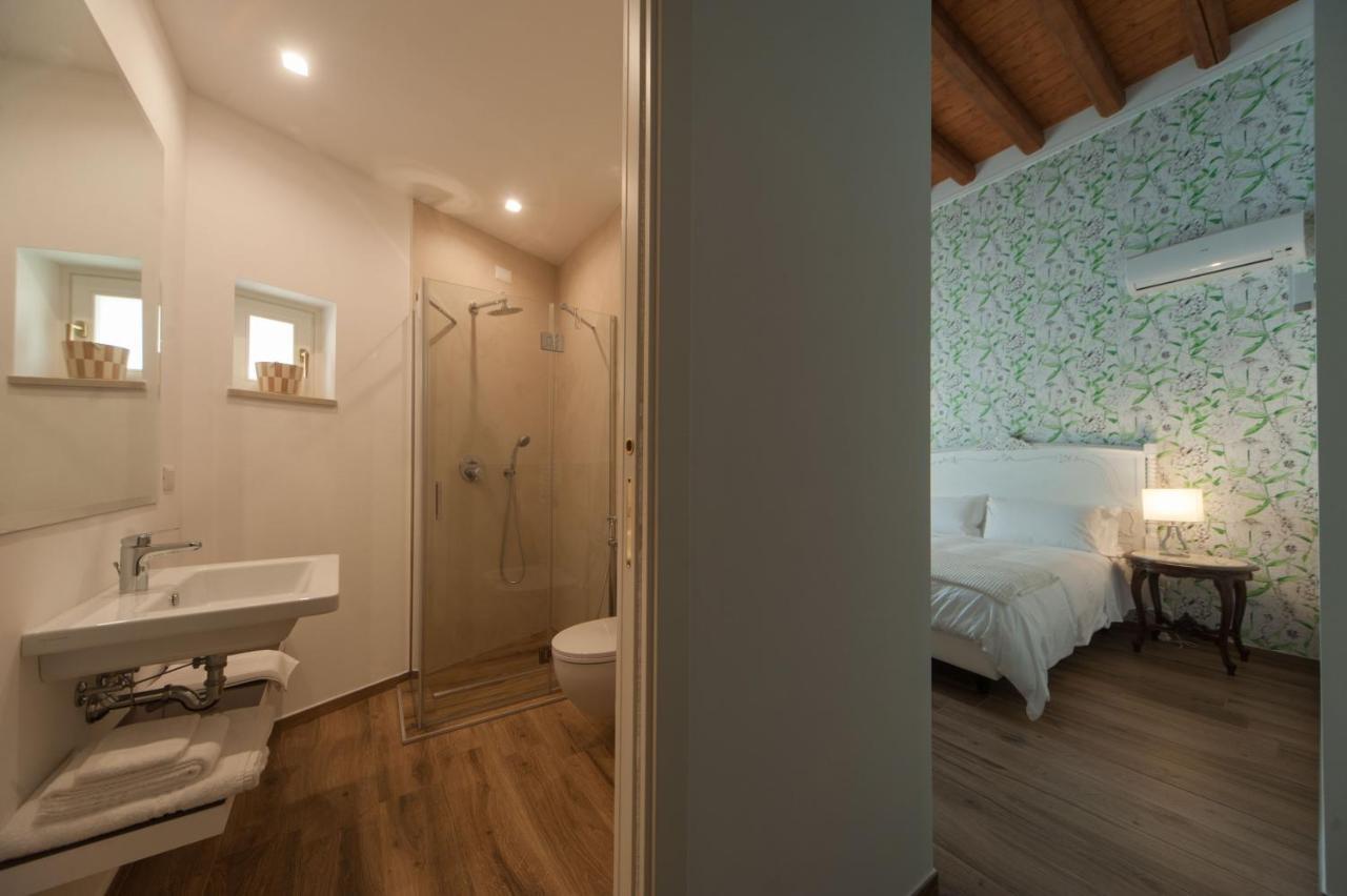 Bed and Breakfast La Soffitta Covelli Трани Экстерьер фото